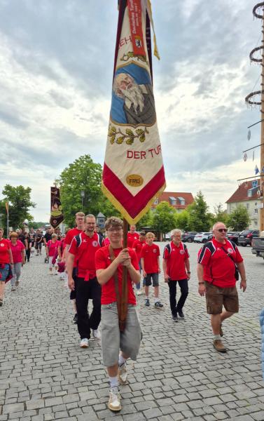 Kirchenzug 70 Jahre BRK Wiesau