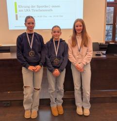 Sportlerinnenehrung des Landkreises Tirschenreuth 2025 (Emma Scharf, Rubina Boccali, Anna Haberkorn)